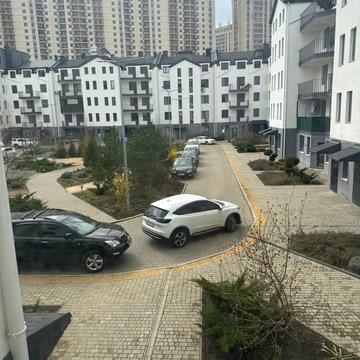 Академіка Сахарова вул., (Будинок 1)