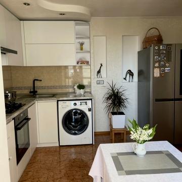 Академіка Філатова вул., 70/1