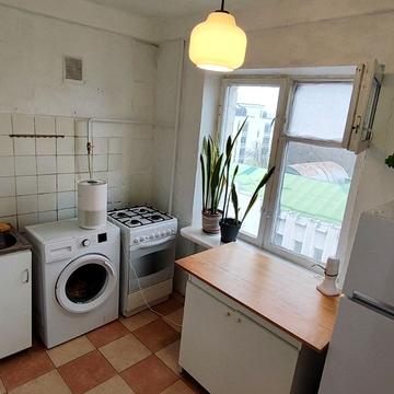 Студентська вул., 12