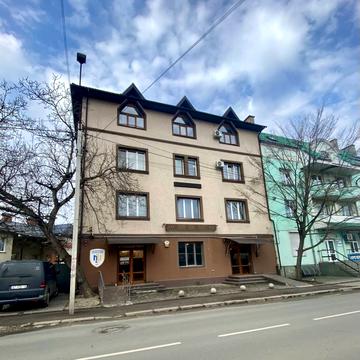 Залізнична вул., 33