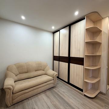 Джерельна вул., 8