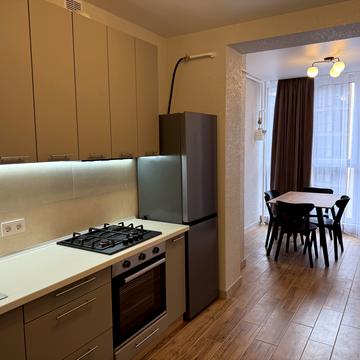 Мартинова просп., (вул. Молодіжна, 8)