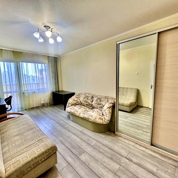 Академіка Єфремова вул. (Командарма Уборевича), 18