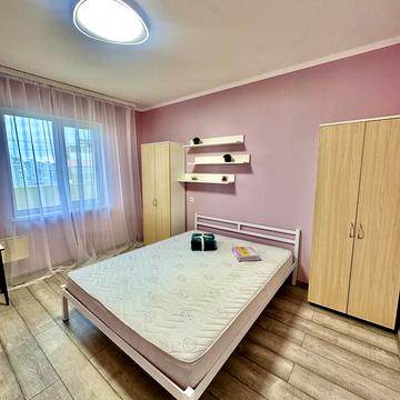 Академіка Єфремова вул. (Командарма Уборевича), 18