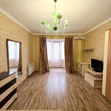 Тараса Шевченка бульв., 6