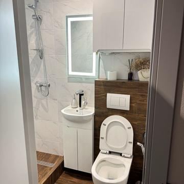 Набережна вул., 8д