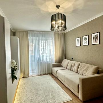 Євгена Коновальця вул., 13