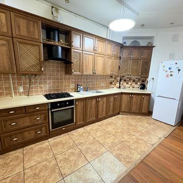 Зелена вул., 46