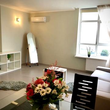 Валерія Лобановського просп. (Червонозоряний), 4-В