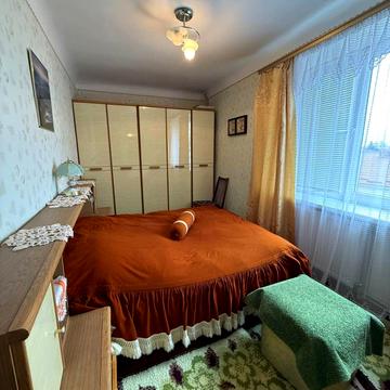 Скарбова вул., 8