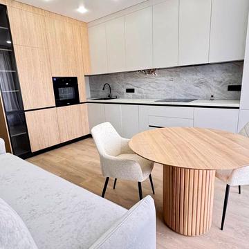 Вячеслава Чорновола вул., (Будинок 36)