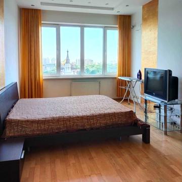 Європейська пл. (Катерининська), 9