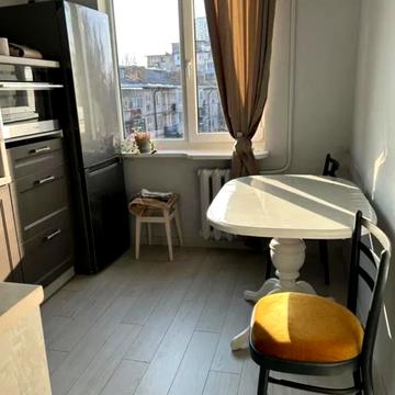 Вацлава Гавела бульв. (Івана Лепсе), 1/28