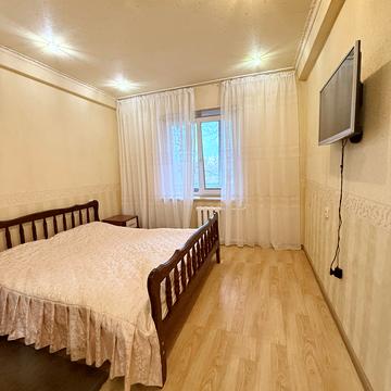 Ореста Левицького вул. (Академіка Курчатова), 13