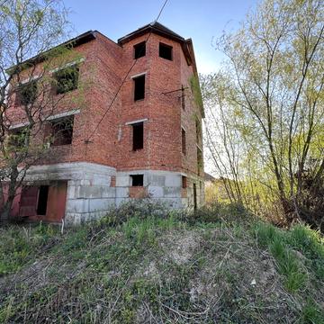 Вишиваного, 10