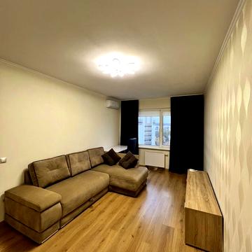 Петра Калнишевського вул. (Михайла Майорова), 14