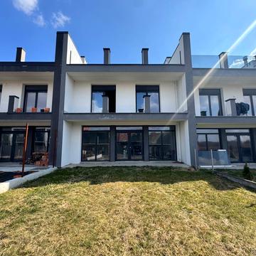 Михайла Грушевського вул., 11