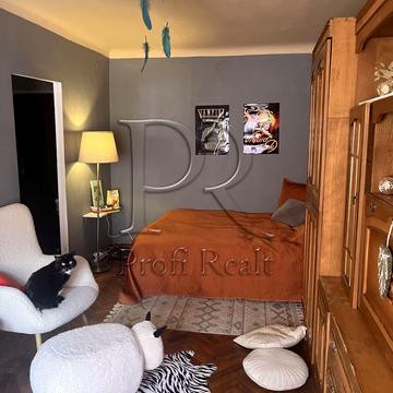 Оболонська вул., 38