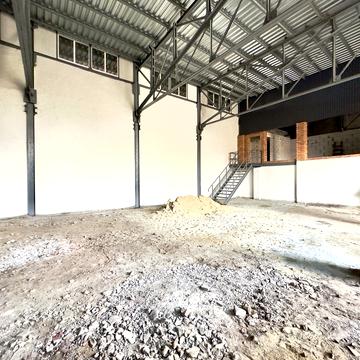 Ударників вул., 27