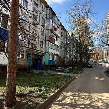 Космонавтів вул., 34