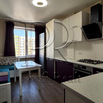 Гетьманська вул., 9