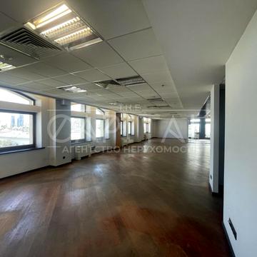 Богдана Хмельницького вул., 52