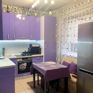 Академіка Амосова вул., 6