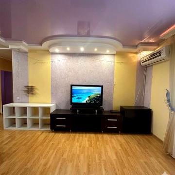 Академіка Ющенка вул., 8