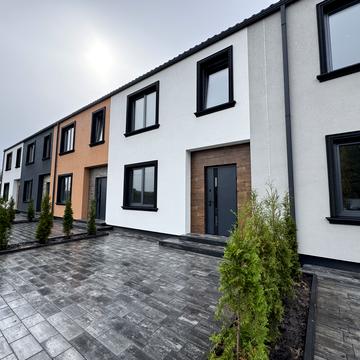 Павла Чубинського вул., 11