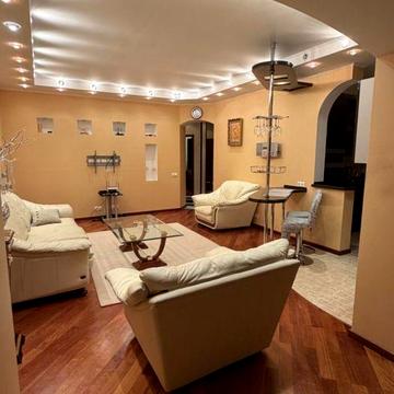 Івана Маряненка пров., 7