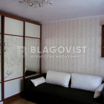 Предславинська вул., 12