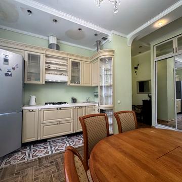 Івана Мазепи вул. (Січневого Повстання), 3-Б