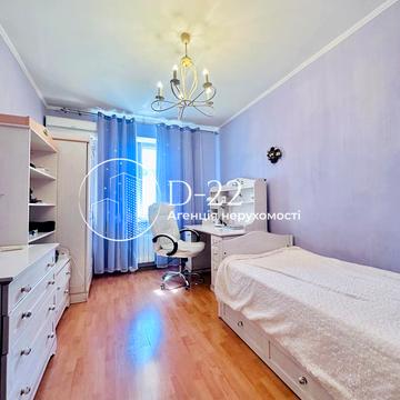 Княжий Затон вул., 15