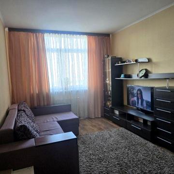 Воскресенська вул., 14-Б