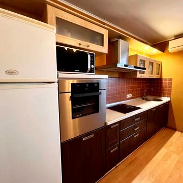 Левка Лукяненка просп. (Рокоссовського), 18-А