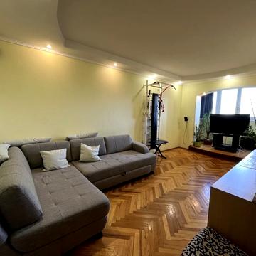 Композитора Лятошинського вул., 8