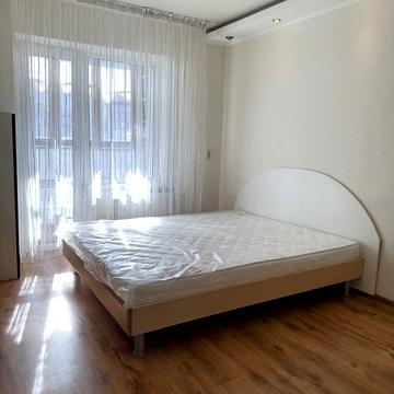 Олександра Махова вул. (Жолудєва), 1-Б