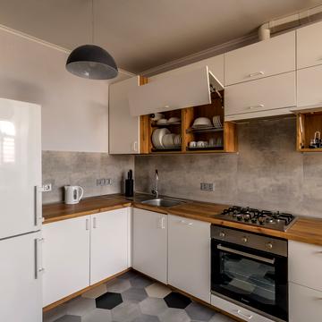 Гетьмана Івана Мазепи вул. (Топольна), 1