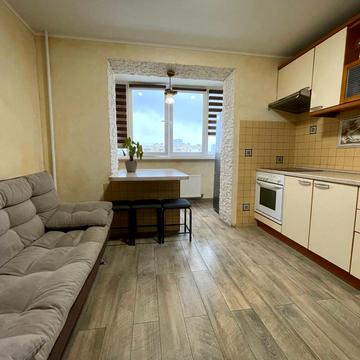 Ревуцького вул., 19/1