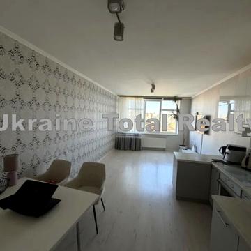 Володимира Наумовича вул. (Антонова-Овсієнка), 6