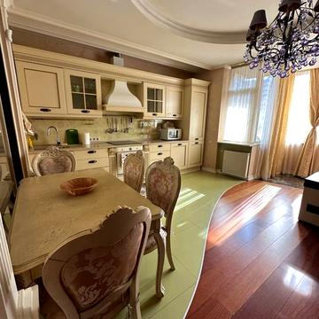 Старонаводницька вул., 6-Б