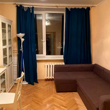 Хорватська вул., 16