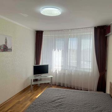 Верховинна вул., 35