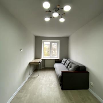 Симона Петлюри вул., 1