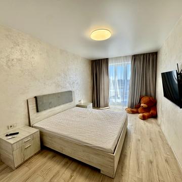 Валерія Лобановського вул., 30