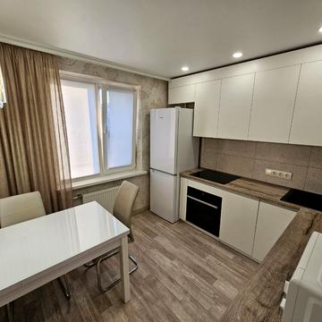 Героїв Дніпра вул., 45