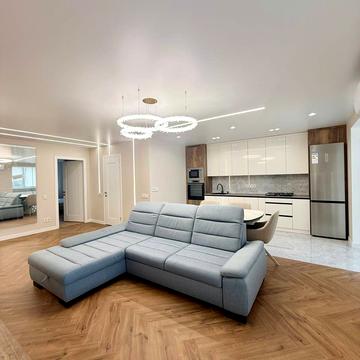 Миколаївська вул., 23