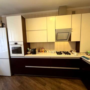 Олександра Чернікова вул. (Красночечелівська), 1