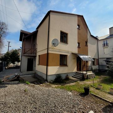 Михайла Бойчука вул., 12