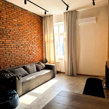 Протасів Яр вул., 8